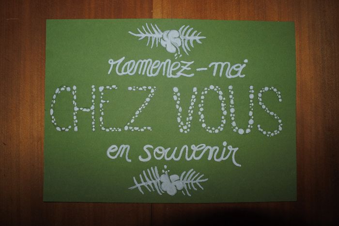 placé à coté des gobelets personnamisés