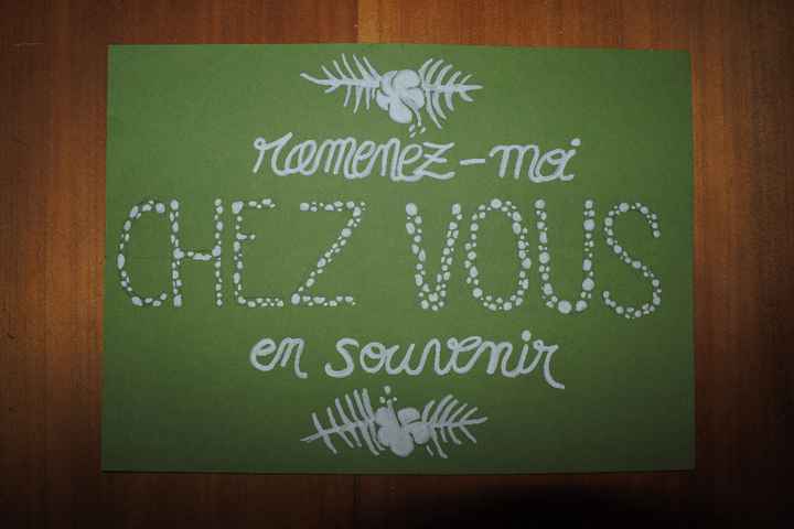 placé à coté des gobelets personnamisés