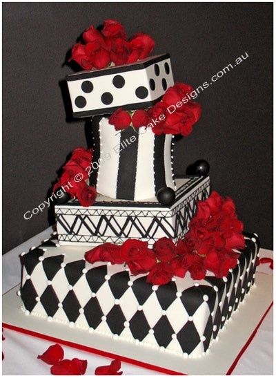 wedding cacke thème cabaret