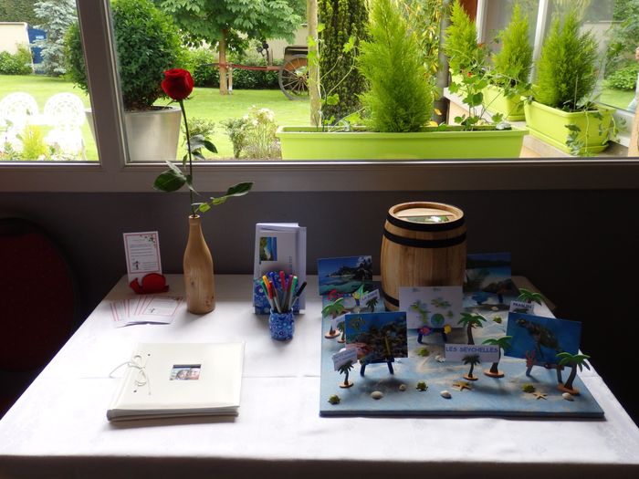 URNE ET LIVRE D'OR