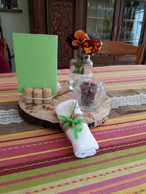 centre de table avec menu et rond de serviette 