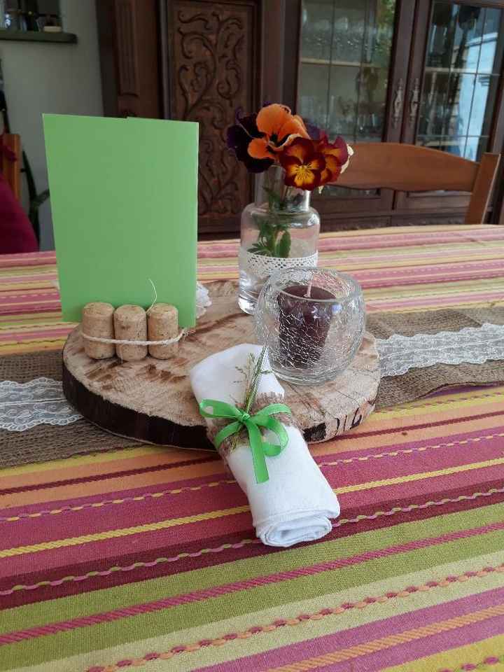 centre de table avec menu et rond de serviette 