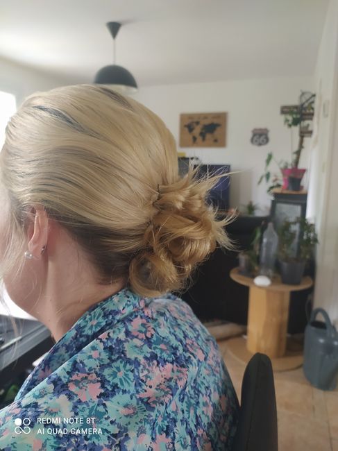 Essai maquillage et chignon suivis de ma robe 3