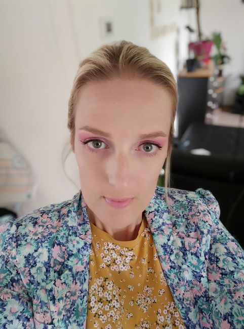 Essai maquillage et chignon suivis de ma robe 4