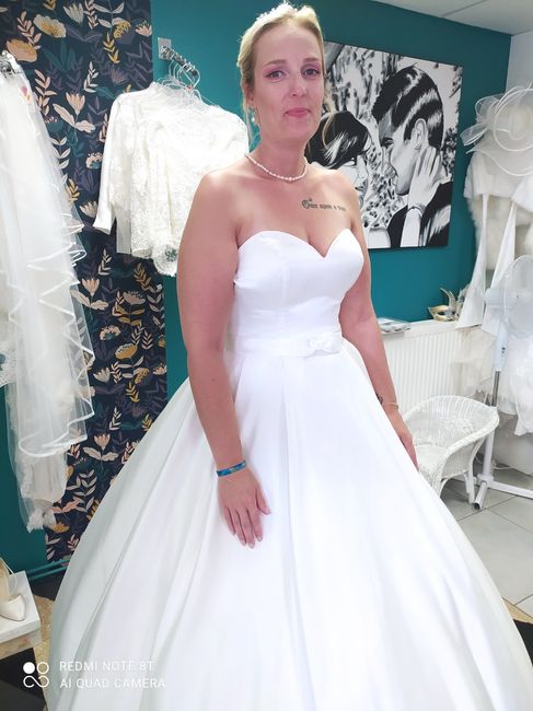 Essai maquillage et chignon suivis de ma robe 9