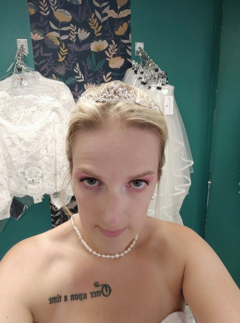 Essai maquillage et chignon suivis de ma robe 10