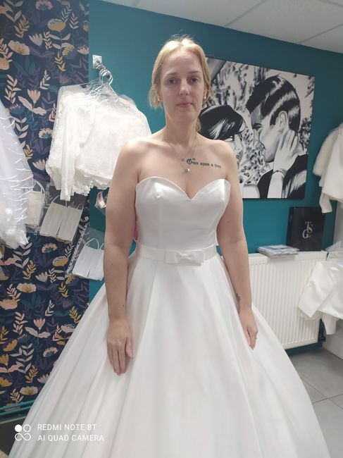 Essai maquillage et chignon suivis de ma robe 13