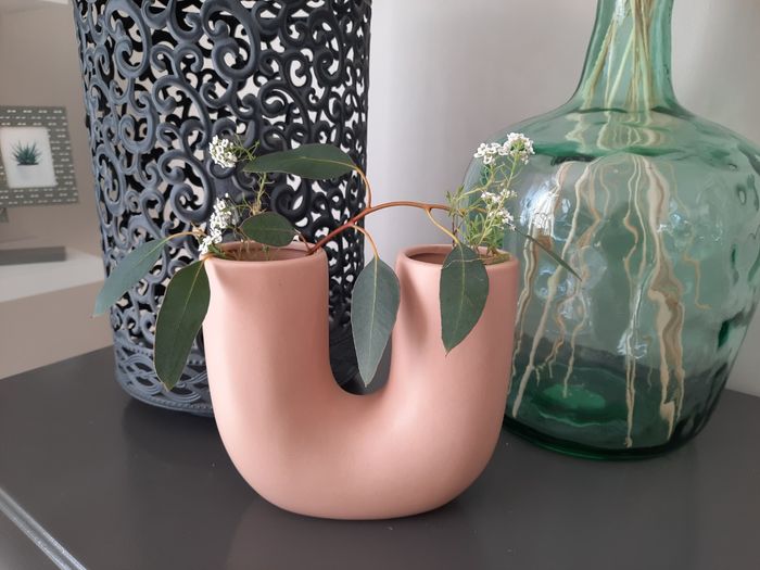 Essaie vase contemporain. - 1