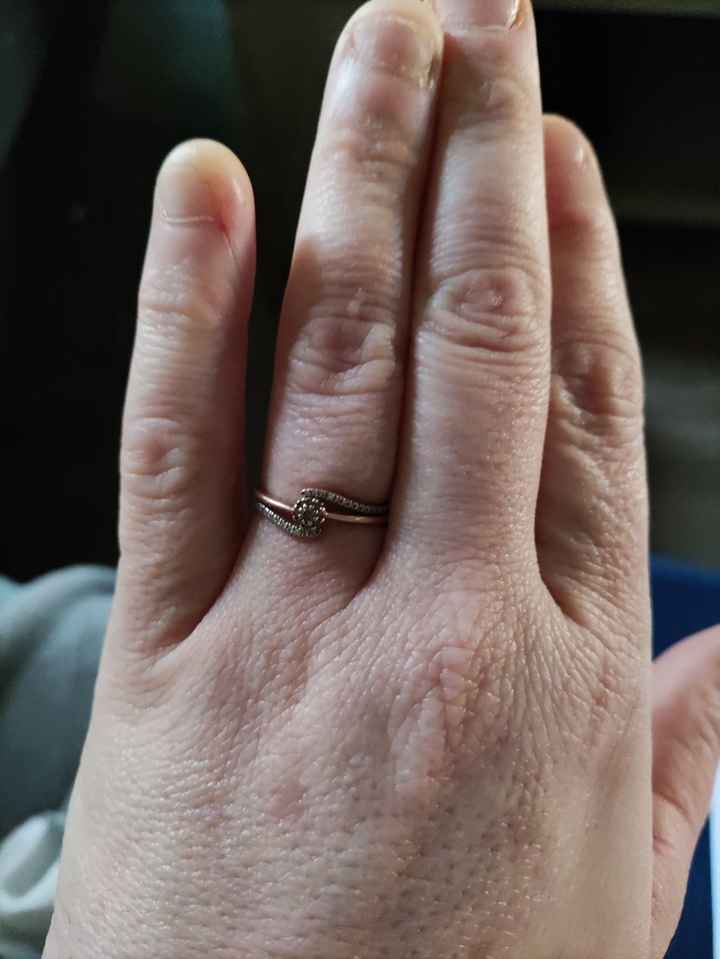 Ta bague de fiançailles sur le Pinterest de Mariages.net ça t'intéresse ? ❤️ - 1