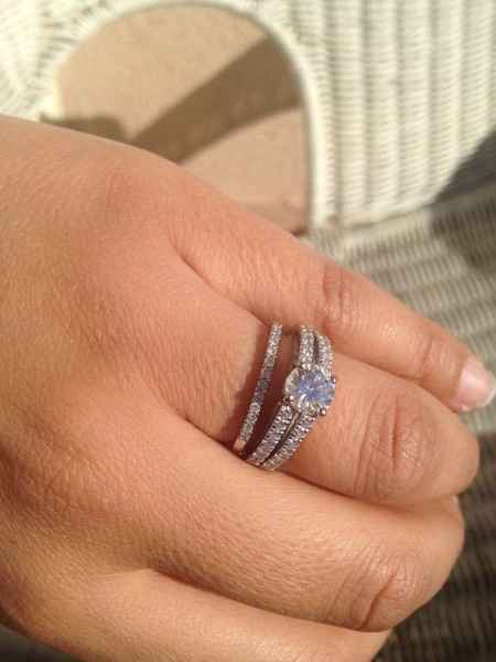 Qui porte une bague de fiançailles ? - 1
