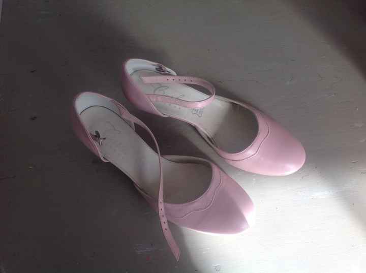 Chaussure rose poudrée 