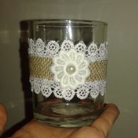Petit vase en dentelle et toile de jute