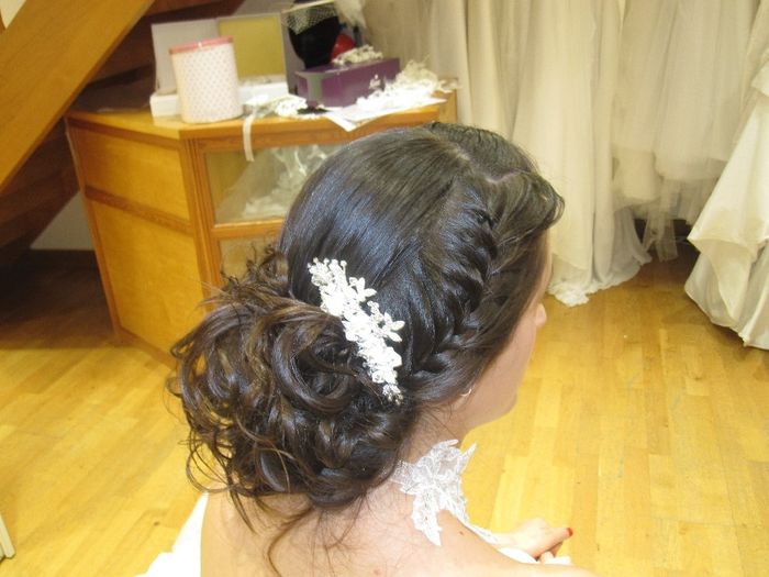 Peigne en suivant le chignon