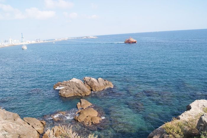 Cadre trash the dress à Sète avec une eau translucide