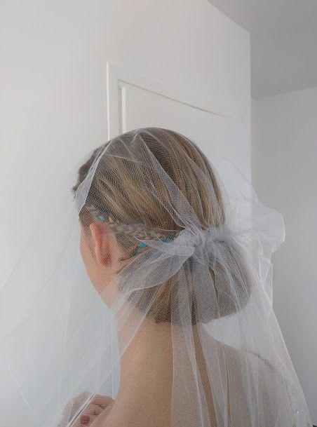 Coiffure vue de coté avec le voile