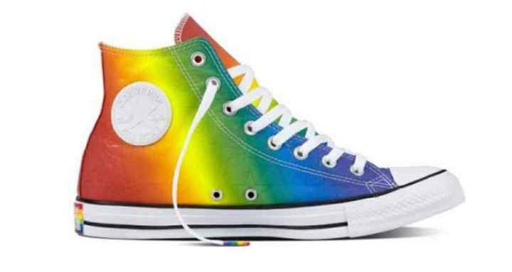Hey les girls en baskets... - 1