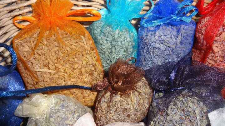 pochons de chaque couleurs pour église