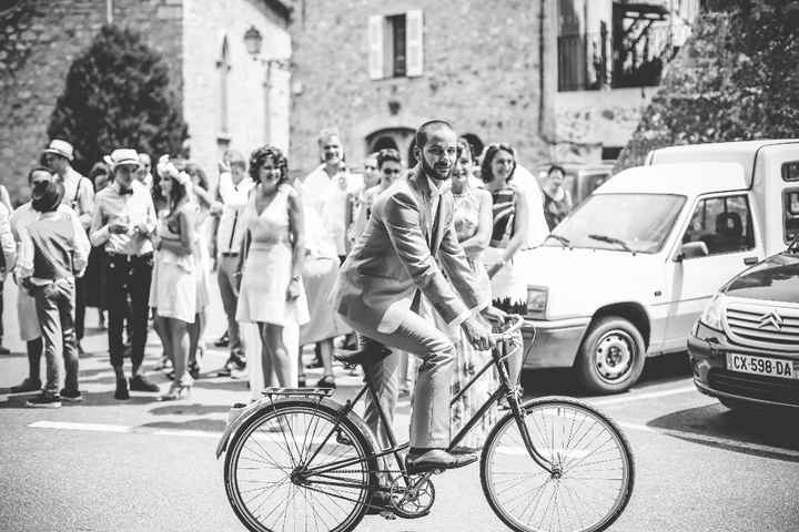 l'arrivée du marié en vélo
