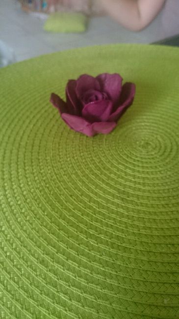 Roses avec boite a oeufs suite... - 2