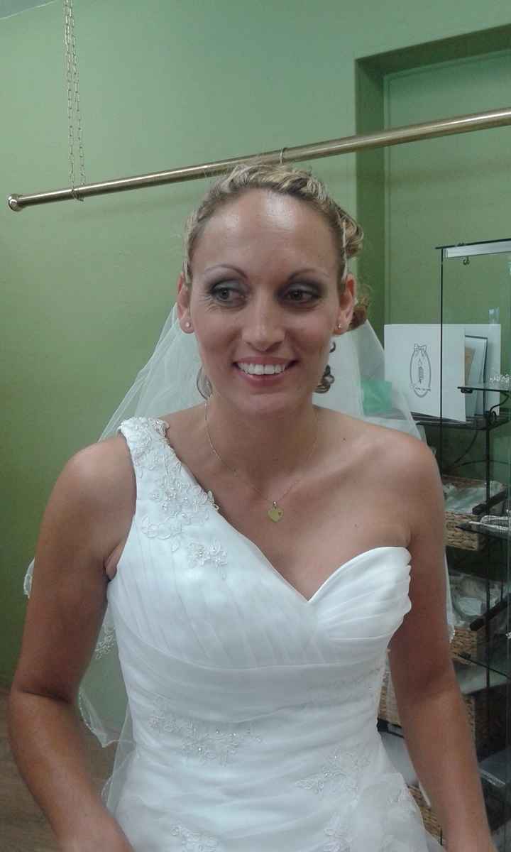 l essai avec chignon et maquillage