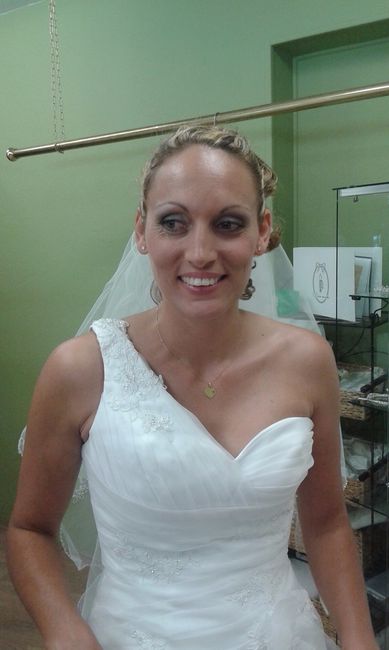 l essai avec chignon et maquillage