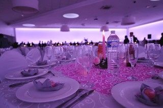 Table de mariage romantique grise et rose
