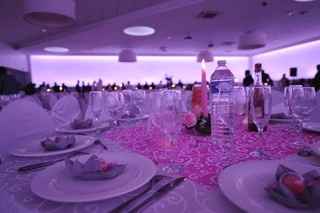 Table de mariage romantique grise et rose