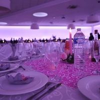 Table de mariage romantique grise et rose