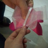 nouer les ensemble avec un ruban d'environ 5mm de large et 30-50cm de long