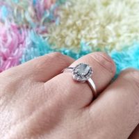Ta bague de fiançailles sur le Pinterest de Mariages.net ça t'intéresse ? ❤️ - 1