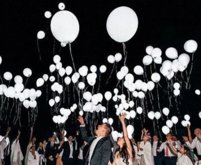 Lancer de ballons la nuit 1