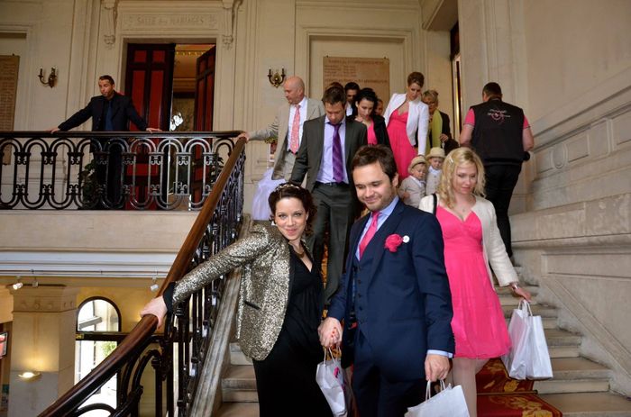Sortie des invités avec leurs sacs !!!