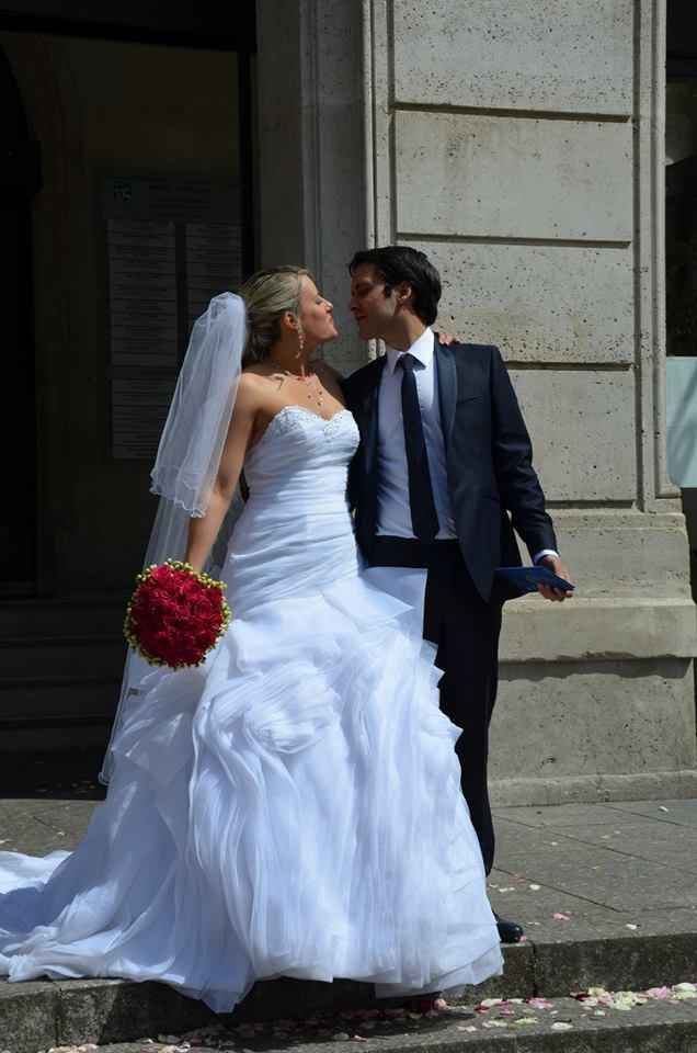 Le bisous à la sortie de la mairie