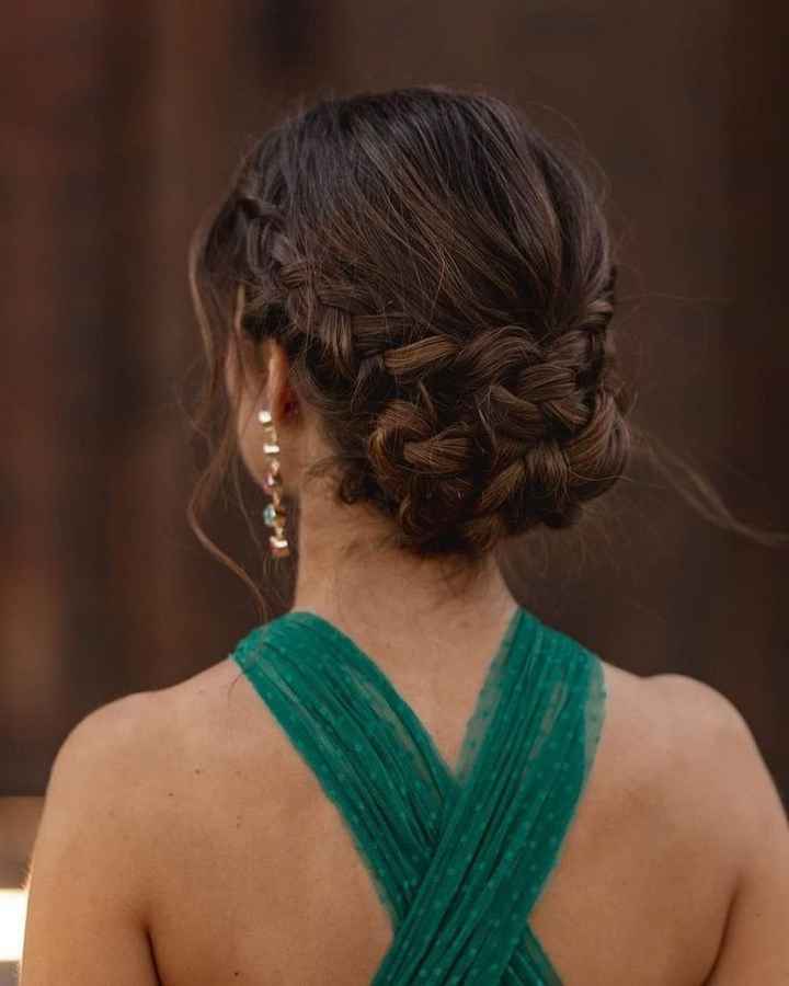 Pour un mariage champêtre et robe de mariée bohème, quelle est la meilleure coiffure ? - 1