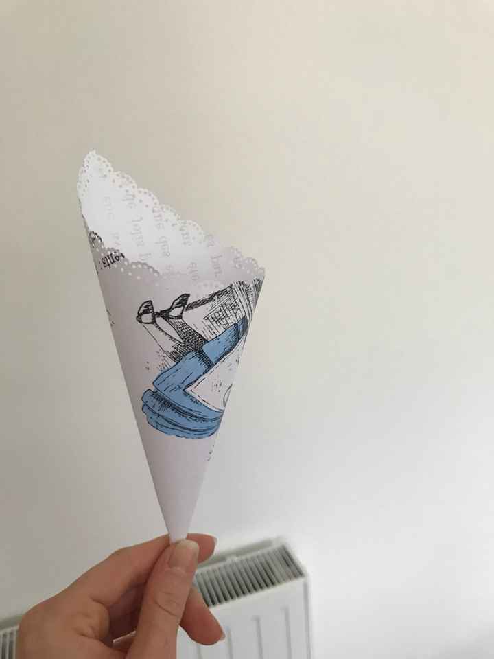 Urne « chapelier fou » & cornets pétales de roses - 3