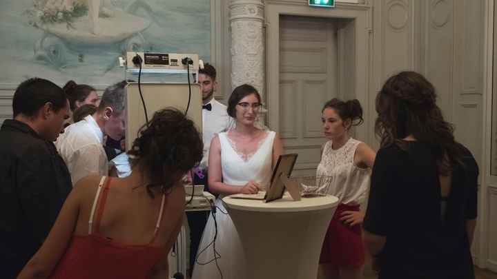 Me voici expliquant aux convives comment fonctionnais la Kruu Fotobox, comme on peux voir, elle à fa