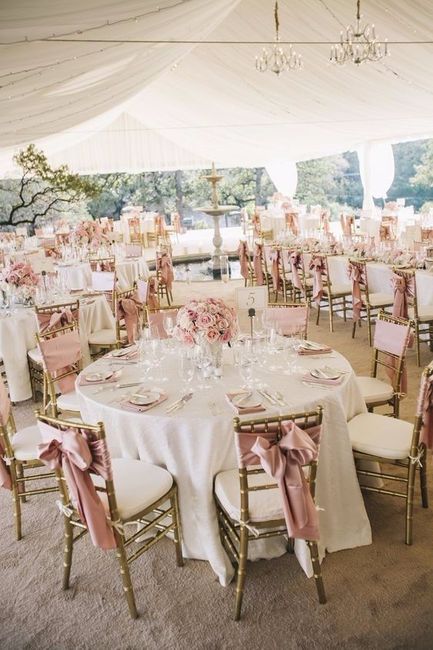 Tables sans chemin de table ni rien