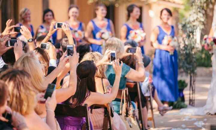 Pour ou contre les photos par les invités ? - 1