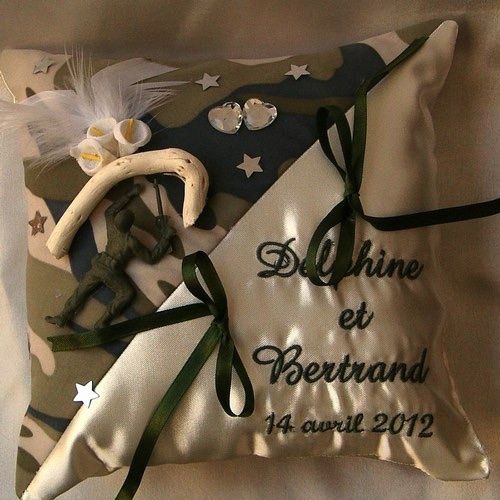 Mariage theme militaire porte alliance