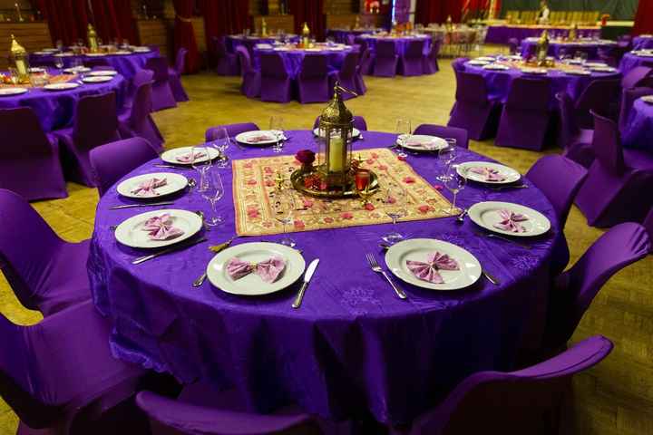 Photo table invités - sans les lanternes et bougeoirs allumées 