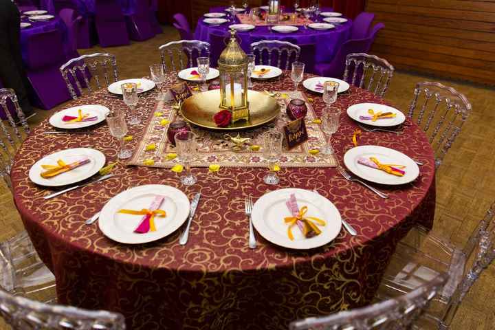 La table des mariés snas les lanternes allumées