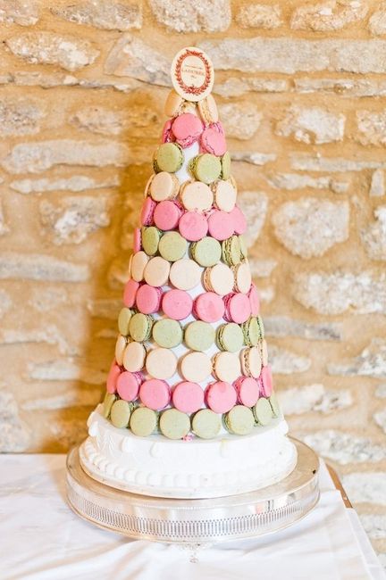 wedding cake macarons
