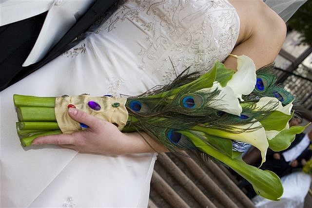 Bouquet de mariée en plumes de paon