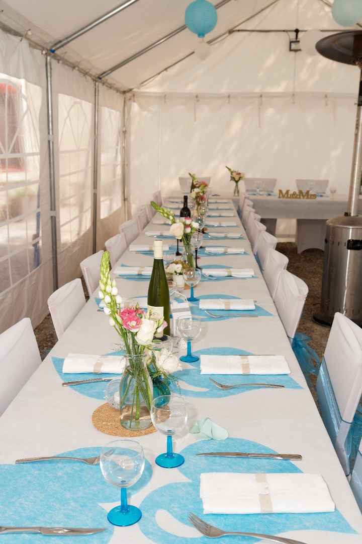 Détail d'un côté de la table