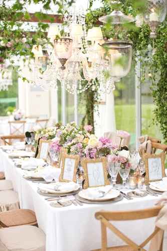 Décoration de table florale et romantique