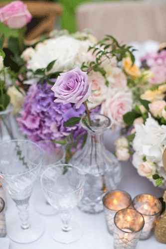 Décoration de table florale et romantique