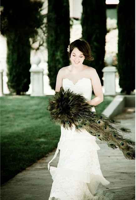 Bouquet de mariée en plumes de paon