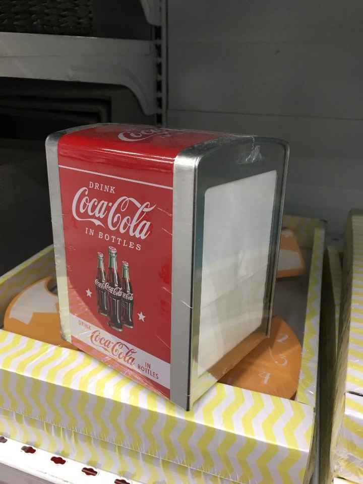 Distributeurs à serviettes Coca