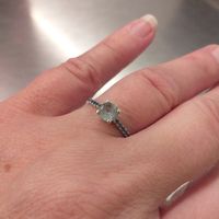 Qui porte une bague de fiançailles ? - 1