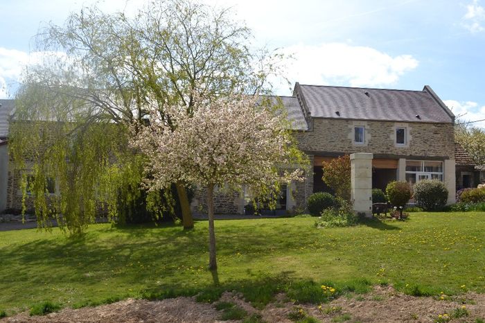 Vue du terrain côté entrée, où nous ferons nos photos de groupes je pense